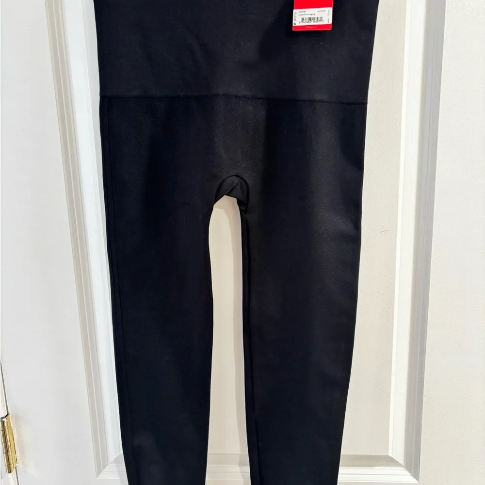 SPANX Classic Black Cropped Lamn Leggings - Picture 3 of 7